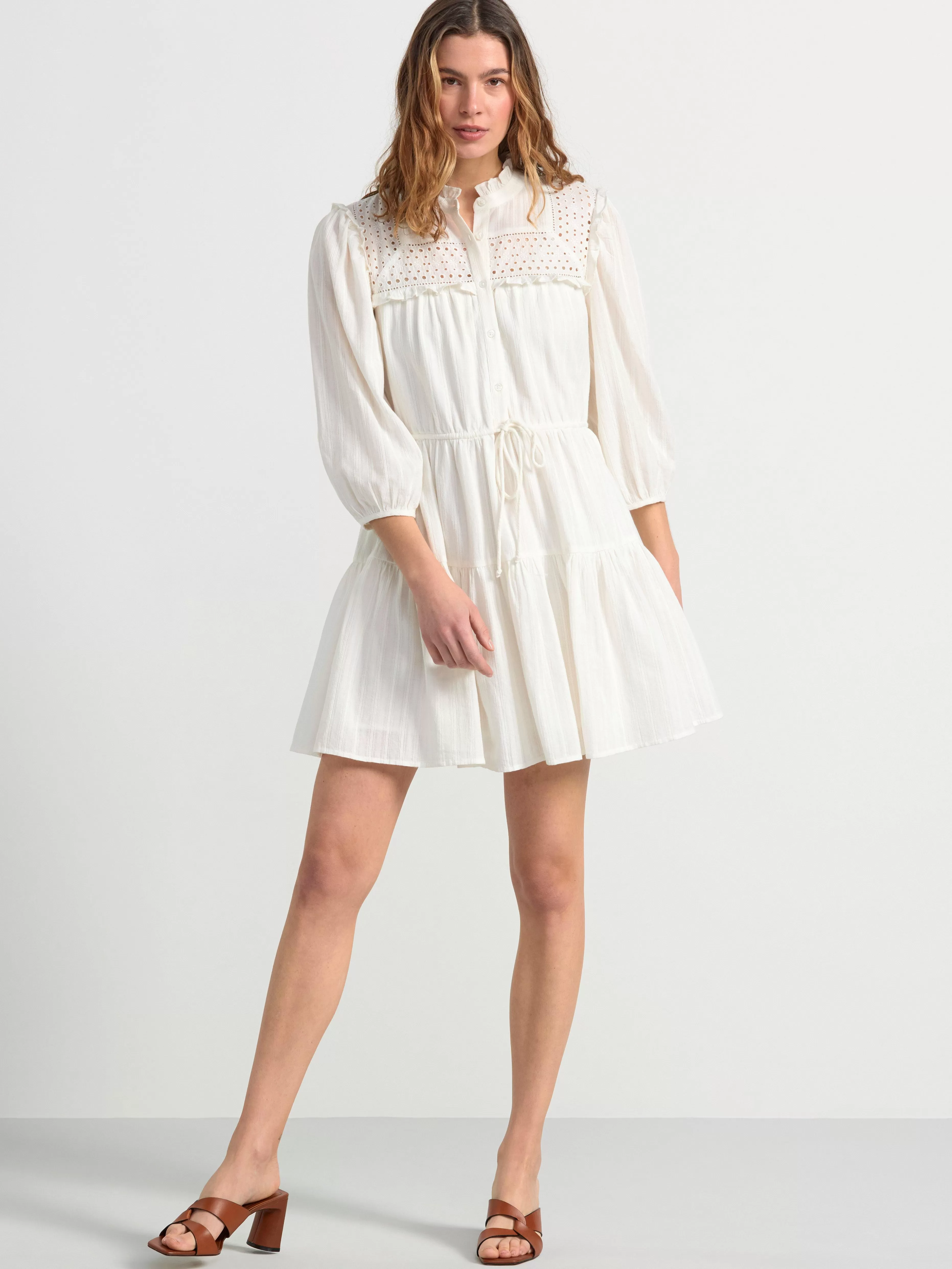 Dam Lindex Klanning Med Broderie Anglaise Och Volangdetaljer