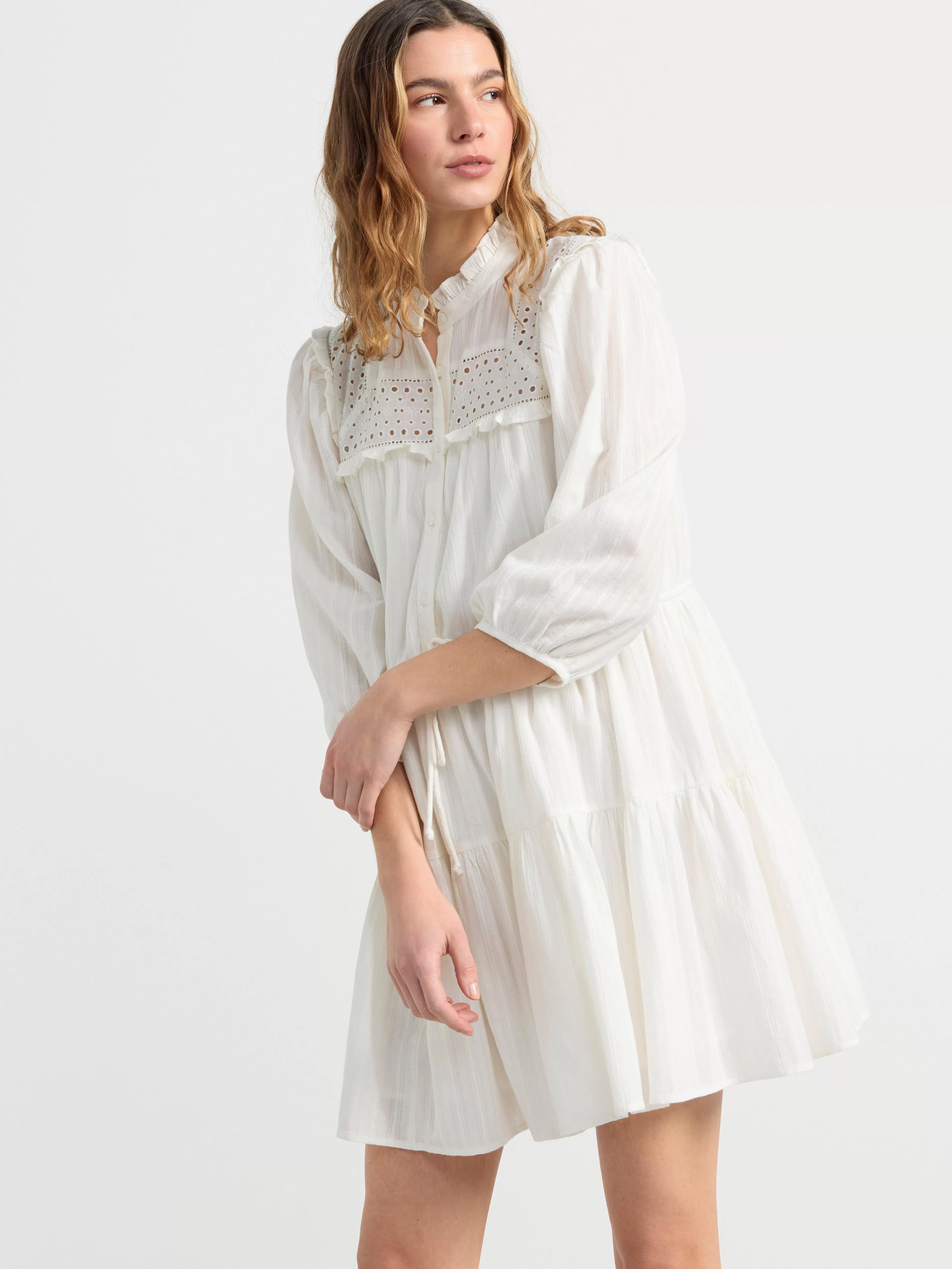 Dam Lindex Klanning Med Broderie Anglaise Och Volangdetaljer