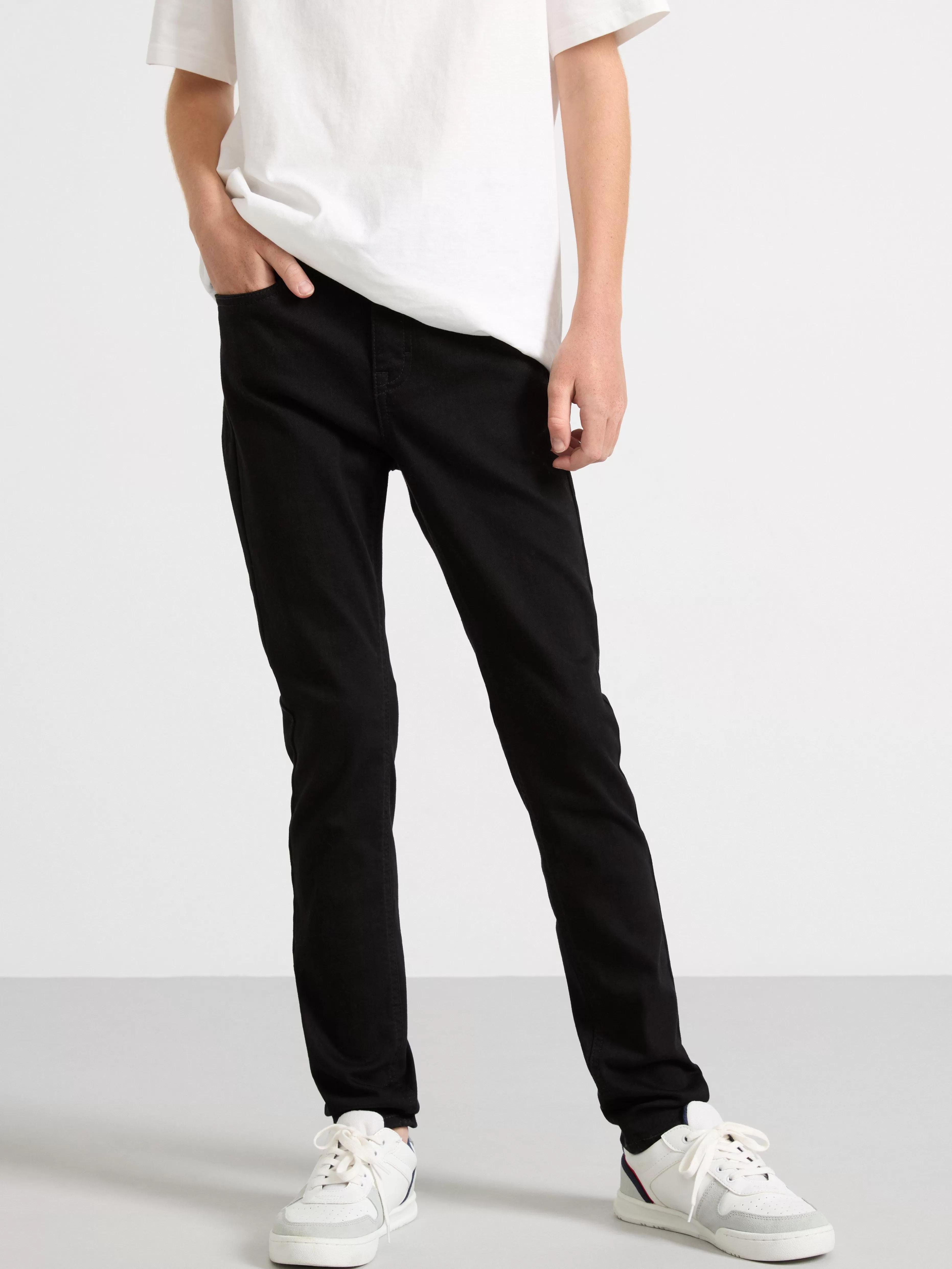 Barn Lindex Sam Superstretchiga Jeans Med Slim Fit Och Normalhog Midja