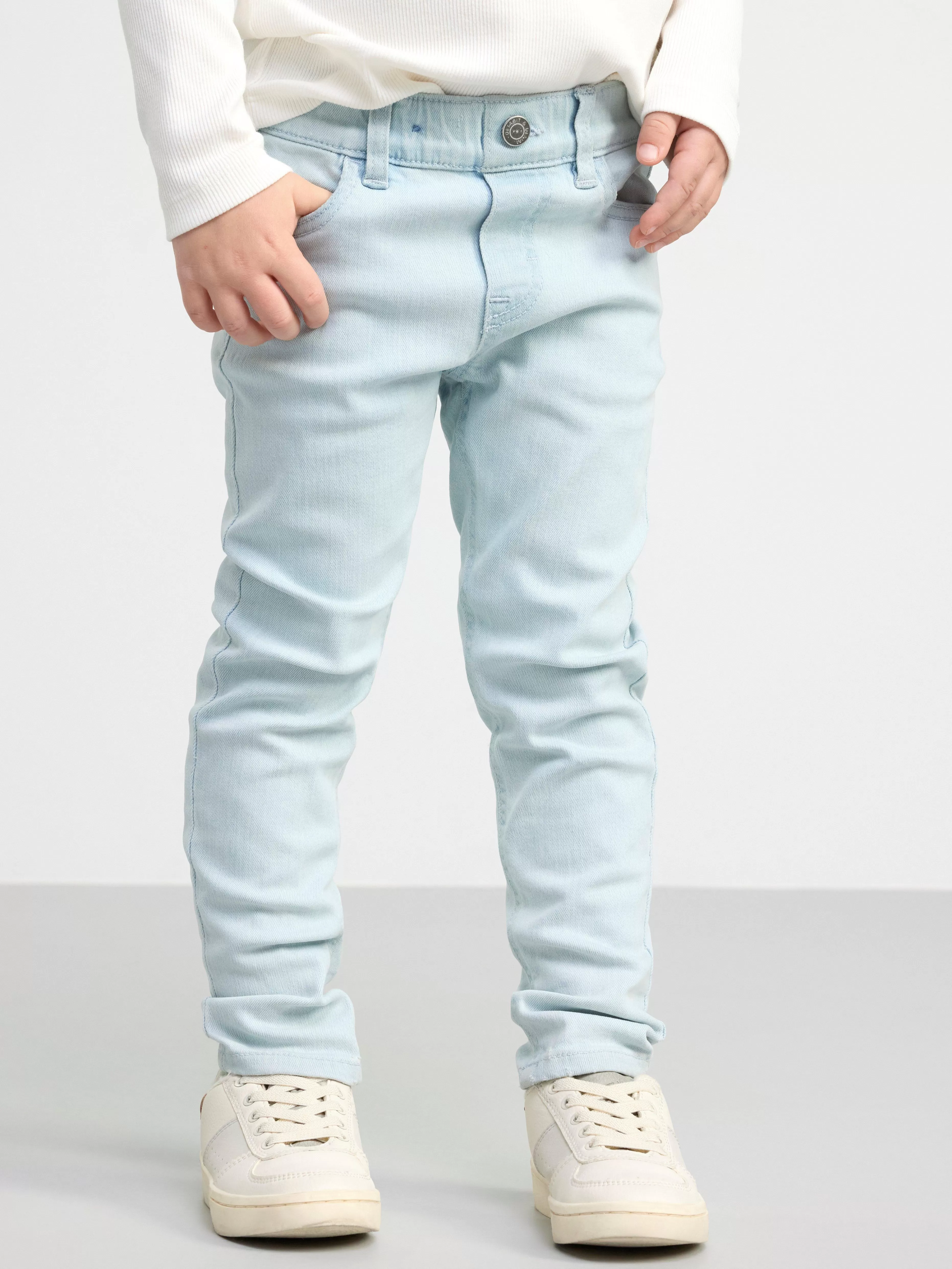 Barn Lindex Sam Superstretchiga Pull-Up-Jeans Med Slim Fit Och Normalhog Midja