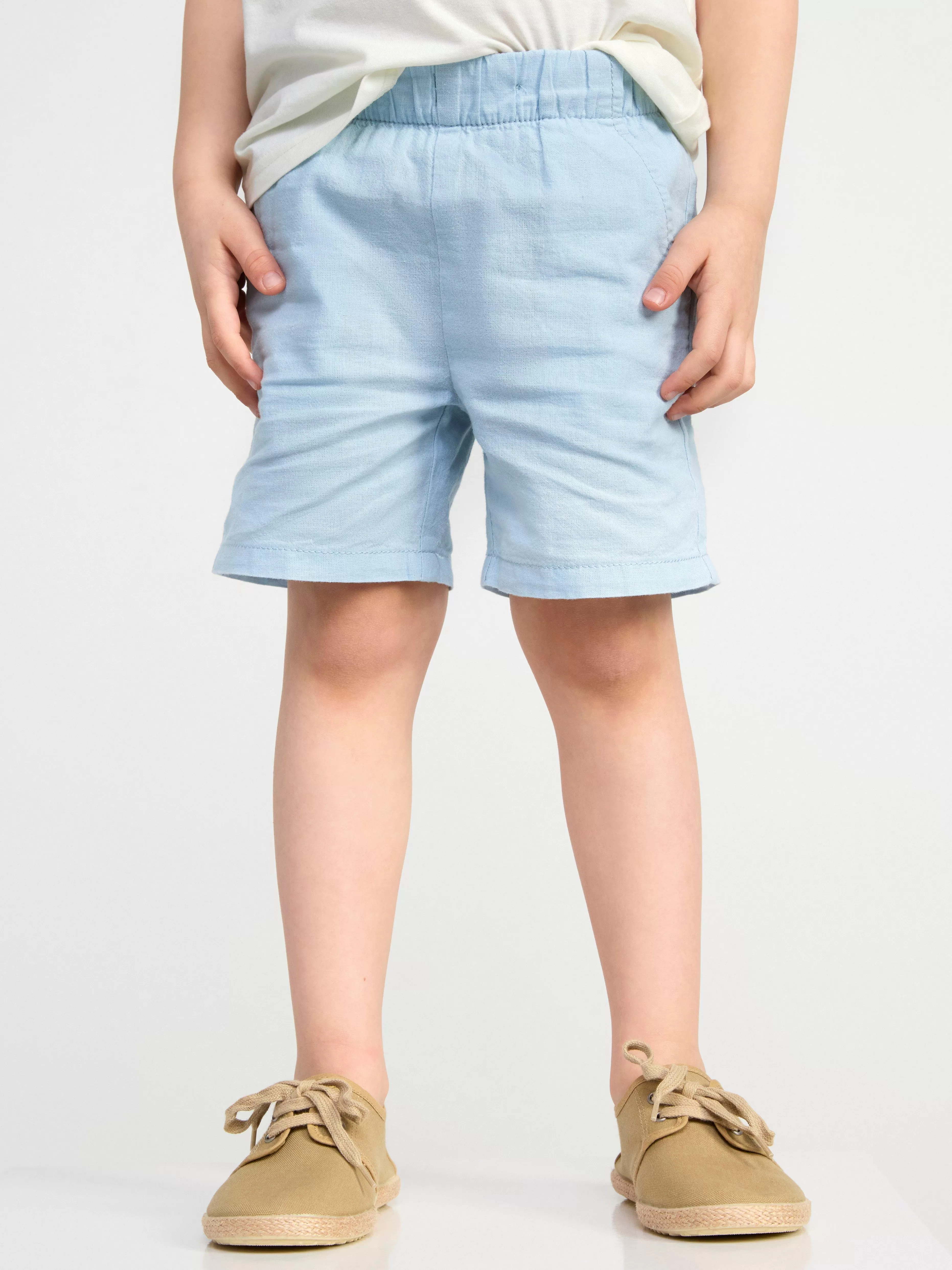 Barn Lindex Sven Shorts Med Normalhog Midja Och Rakt Ben I Linneblandning